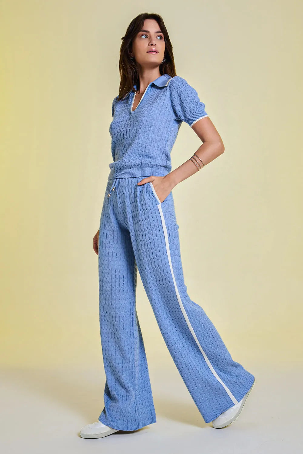 Conjunto Angelina Camisa + Calça Azul Claro e Off White